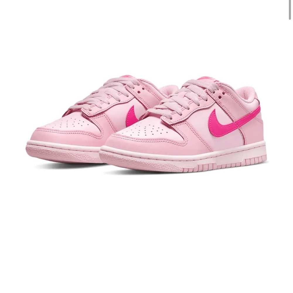 Nike low dunk triple pink sneakers. Make an offer!